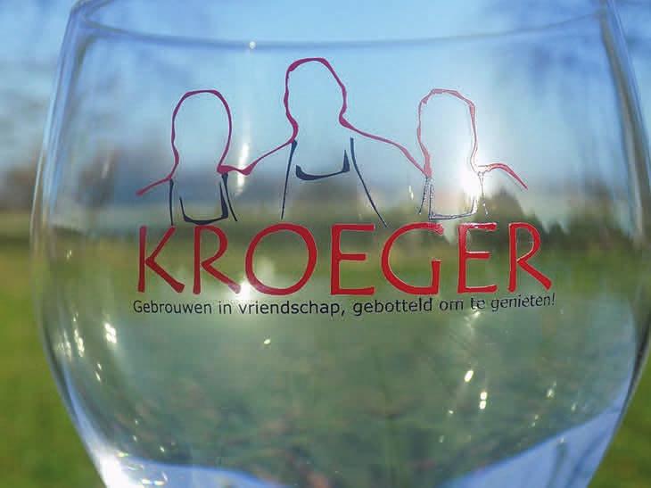 Prikbord KWB PEIZEGEM ORGANISEERT : EERSTE VRIJDAG CAFÉ VRIJDAG 6 OKTOBER 2017 vanaf 20u in het vergadercafé in het teken van KROEGER Na een eerste kennismaking met het bier met Peizegemse roots in