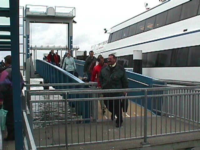 FRP bridges in The Netherlands Eerste kunststof brug van Nederland: 1997 Bridge in docking pier dimensions : 15 x 2.