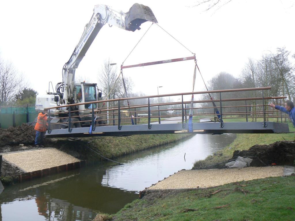 FRP bridges in The Netherlands Bicylce- pedestrians bridge IJsselmonde dimensions : 10 x 2 m