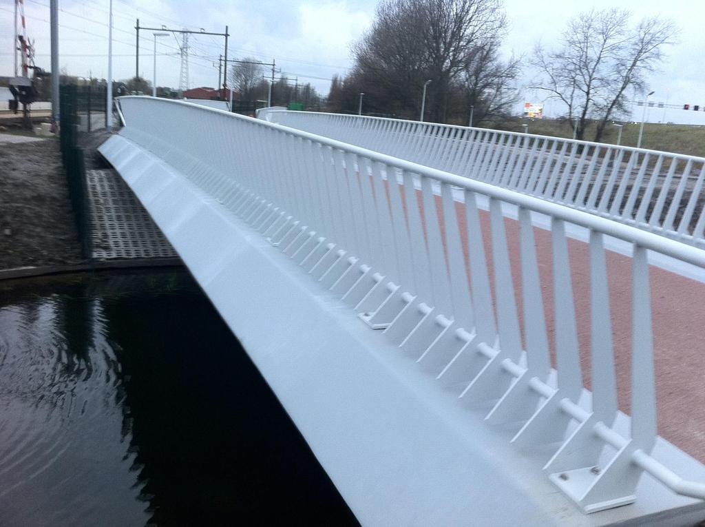 FRP bridges in The Netherlands Bridge Swanlaweg dimensions : 18 x