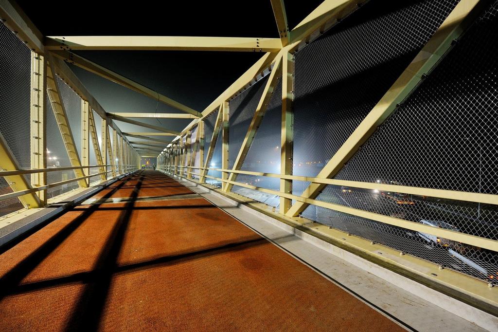 Traffic bridge A27 Lunetten dimensions : 142 x 6,2m