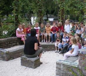 - Combineer stoeptegels met (rood/bruine) klinkers voor een mooi en