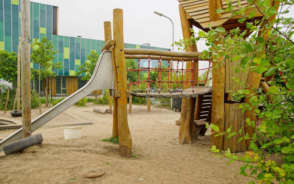 Het Oeverpark is een private groene voorziening aan de Rijn die voor het publiek vrij toegankelijk is. Het park is in 2014 geopend.