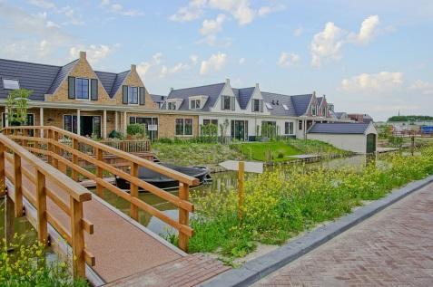 Alleen in het zuidelijk deel langs de Oude Rijn en in de zuidoosthoek bij Park Landskroon