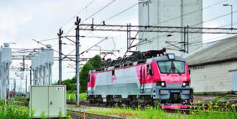 Zweedse hoofdstad Stockholm wordt met schepen onderhouden. De spoorverbinding met Zweden bestaat uit gemengd spoor tussen Tornio en Haparanda aan de Zweedse kant.