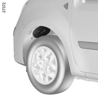 KOPLAMPEN: vervangen van een lamp (2/2) Markeringslicht voor Open de klep A onder de wielkuip. Om de klep goed toegankelijk te maken, draait u het wiel naar het midden van de auto.