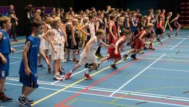 JEUGD BASKETBALL CLINIC 2e publicatie Nieuwjaars Basketball Clinic van New Heroes Den Bosch Jongens en meisjes van 8 t/m 18 jaar op 22 en 23 december welkom in de Maaspoort Diverse Bondscoaches