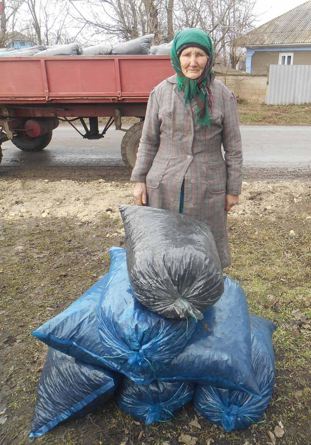 Voedselpakketten Chisinau 200 ouderen die ook naar de gaarkeuken in Chisinau komen, hebben in december in het kader van het winterproject, een mooi voedselpakket ontvangen.