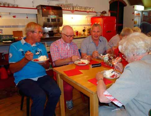 Voor dit doel Ontmoet & Co vrijwilligers, dames uit Haaksbergen, doen het graag. Want zoals Graddy zegt: je ziet hoe blij iedereen is.