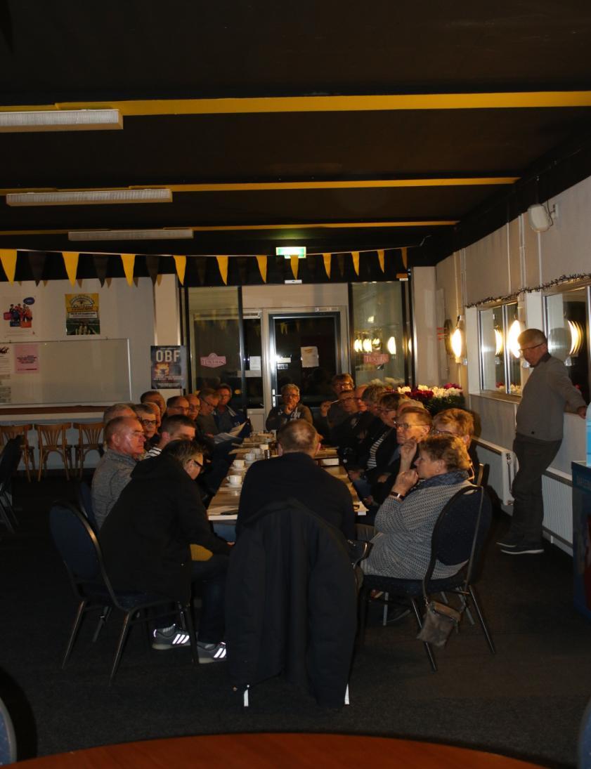 Geslaagde jaarvergadering Club van 100 V.V.W. Afgelopen donderdag 22 november werd de jaarvergadering van de Club van 100 van V.V.W. in de noodkantine gehouden.