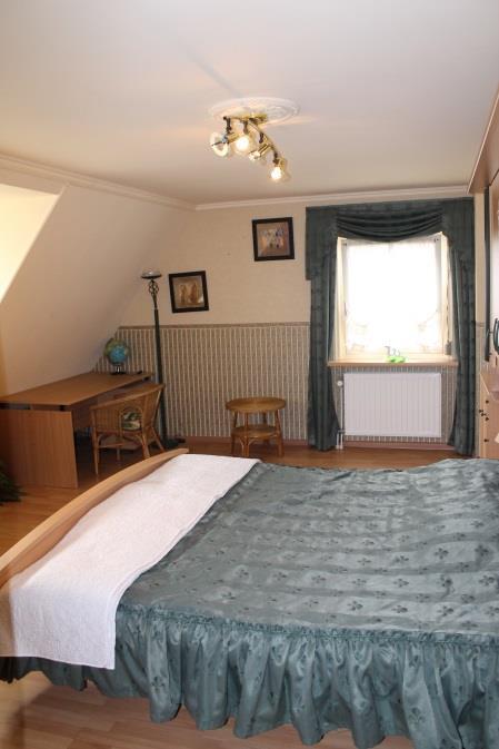 Slaapkamer 4 (master bedroom): circa 31 m² is afgewerkt met een laminaatvloer en