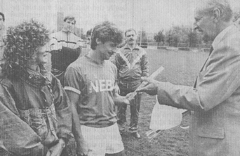 John Hameleers in de bloemen Vierhonderd keer speelde John Hameleers in de hoofdmacht van SV Heerlen.
