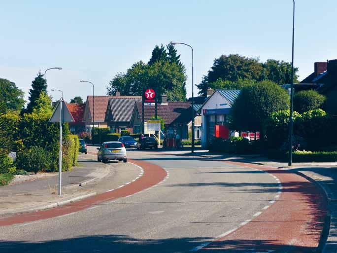 Dat geeft deze twee wegen een gevarieerd beeld van kleine en grote, oude en nieuwe, sobere en uitbundige gebouwen.