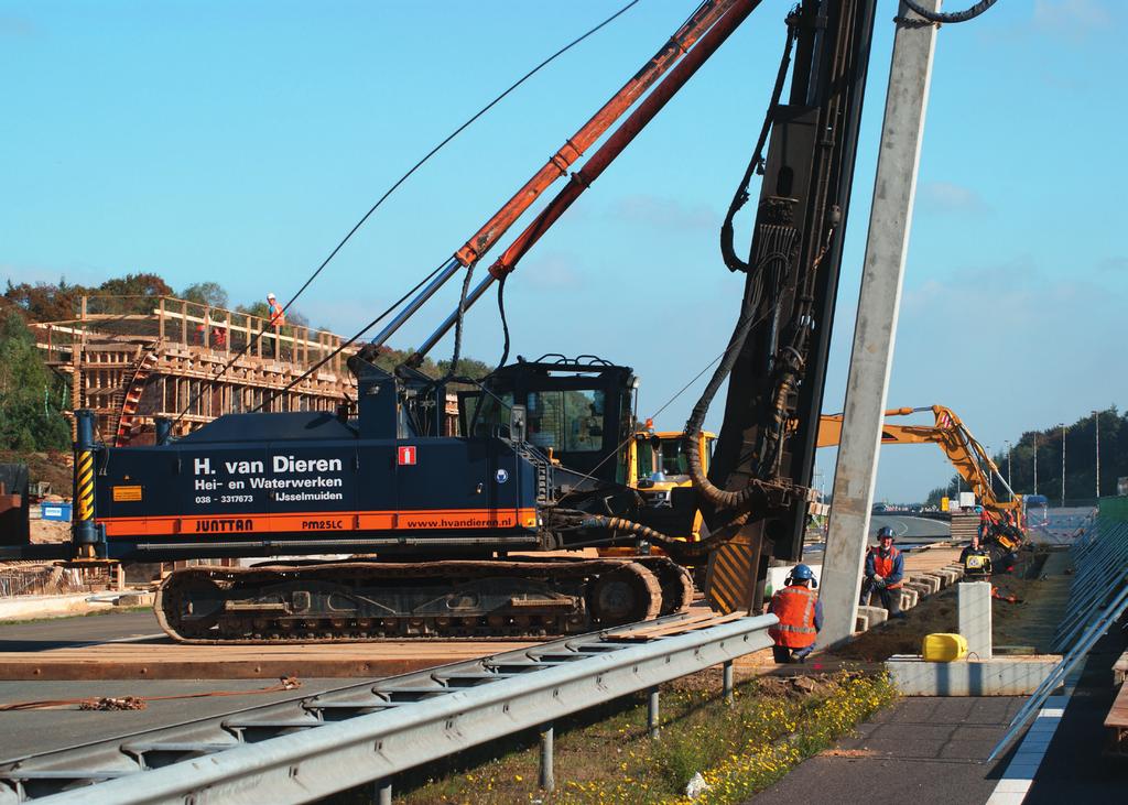 omvallen van de funderingsmachine, verkeerd hijsen van palen (bijvoorbeeld aan een ingestort oog), hete