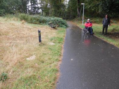 Beleefpad Brunssummerheide 16. Materiaal 16.1. Geen opmerkingen. Het pad is kort geleden opgeknapt en bestaat deels uit een ondergrond van asfalt en een halfverharding.