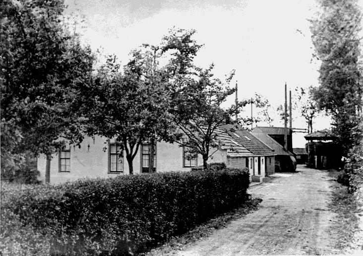 Foto van de boerderij Meentweg 91 waar drie generaties Van t Klooster woonden.