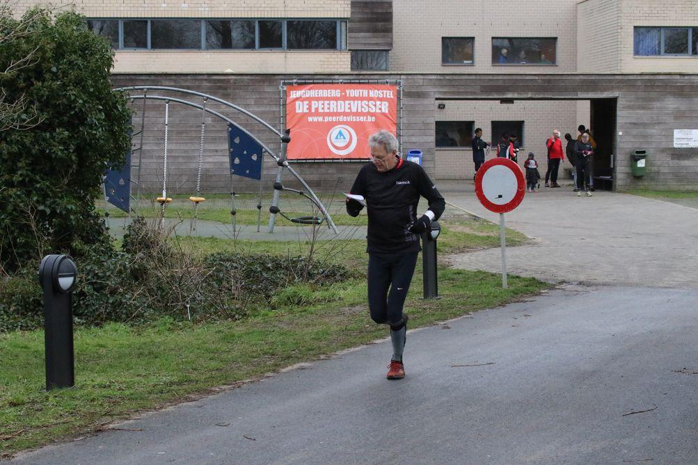 Voorwoord Nu de klok weer een uurtje vooruit gezet is, kunnen we weer met de lenteloopkes en de trainingen starten, dit om de conditie verder op niveau te zetten.