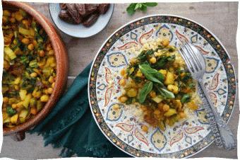 Vegetarisch Hoofdgerecht Marokkaanse spruiten met dadels, munt en amandelen In de Krat Banaansjalot (stuk(s)) Spruiten (g) Ras el Hanout (bakje(s)) Tomatenpuree (blikje(s)) Paksoi (g) Couscous (g)