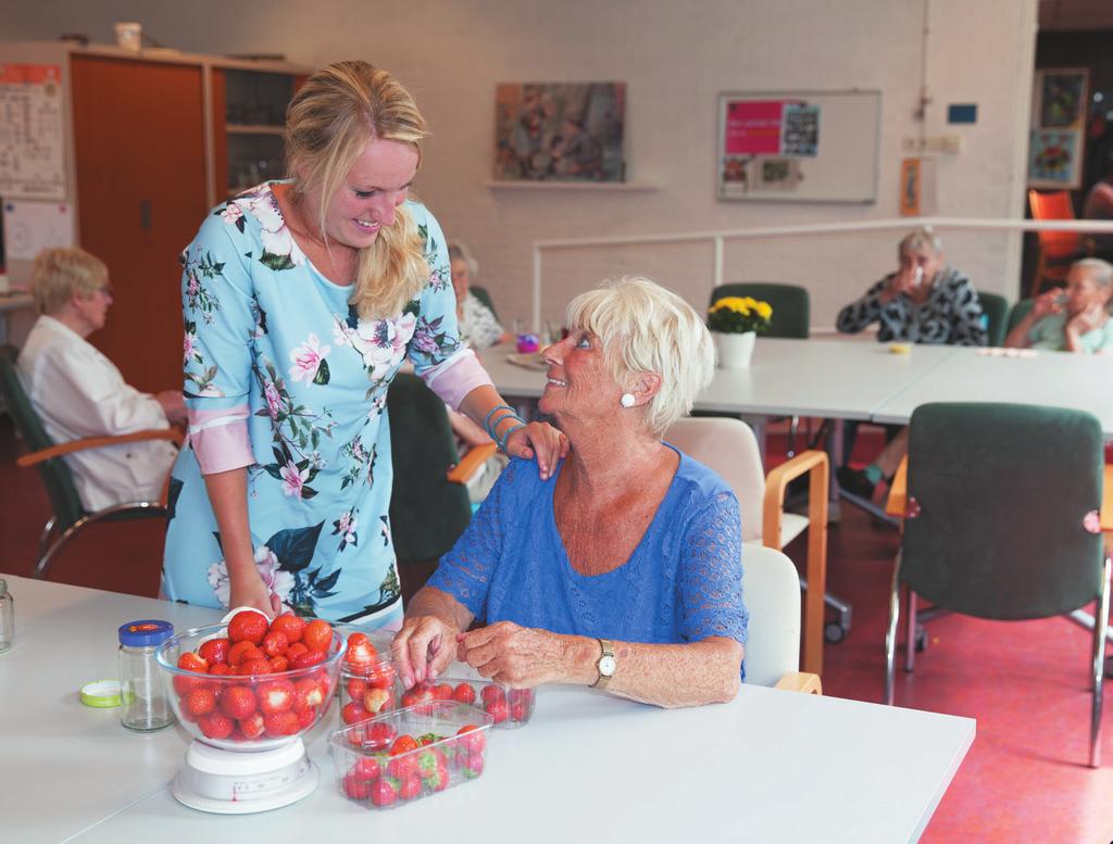 Over Kennemerhart Met 2000 gemotiveerde en geïnspireerde medewerkers en 750 vrijwilligers bieden wij zorg- en dienstverlening aan ruim 2500 ouderen in Zuid-Kennemerland.