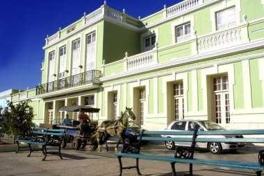 2 nachten hotel Iberostar Trinidad 1 x halfpension, 1 x logies/ontbijt 1 nacht hotel Caneyes halfpension 3 nachten hotel