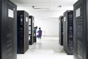 Datacenters Datacenters worden gezien het economisch risico vrijwel altijd beveiligt tegen bliksem. In deze installaties is het essentieel dat dit op basis van de laatste technieken gebeurt.