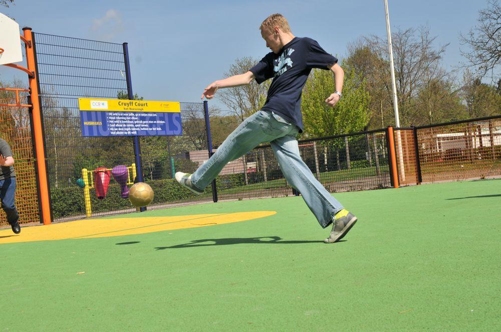 4.2 Signaalverzuim geoorloofd en ongeoorloofd Stappen bij ziekte en/of zorgelijk ziekteverzuim: 1. Als een leerling langer dan 3 dagen ziek is, neemt de mentor contact op met de ouders.