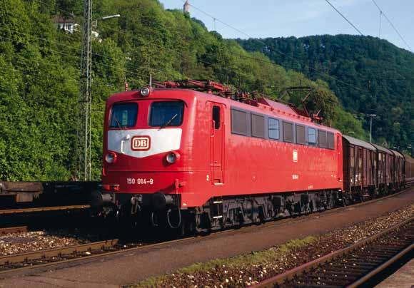 In het zware goederentreinverkeer f%!pqy1\ 16156 Elektrische locomotief serie 150 Voorbeeld: Zware goederentreinlocomotief 150 014-9 van de Deutsche Bundesbahn (DB). Oriëntrode kleurstelling.