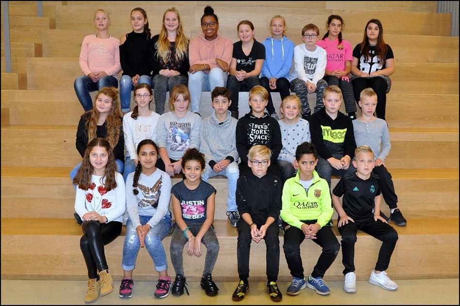 De Vreedzame School Mediatoren schooljaar 2017-2018 Kazimcan, Maria, Joëlla, Julia, Jayden, Luca, Noha, Ceyda, Jaino, Bart, Dilayla, Lola, Joel, Kyara, Aya uit groep 7 en Esmee, Channa, Elise, Jada,