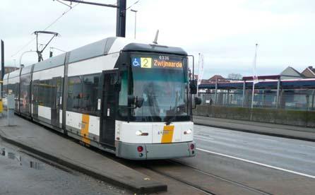 en trein aan Melle Station en Merelbeke station + Tramlijn 2 Melle Leeuw groot