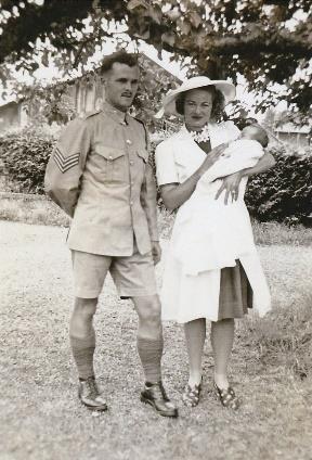 zijn 80e verjaardag vierde, heeft de traditie in ere houden door werkzaam te zijn bij de RAF net als de huidige generatie van de familie dat nog steeds doet.