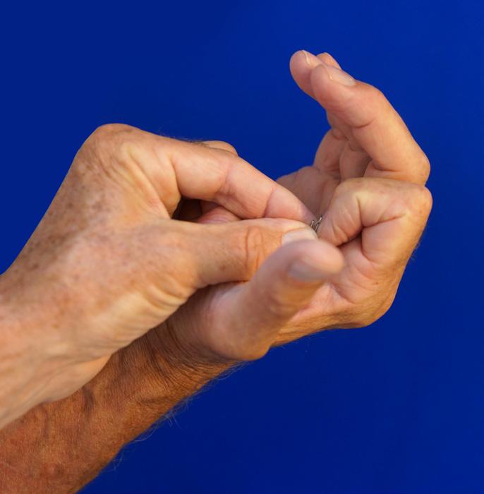 Drie weken na de operatie Oefening 3 Buig rustig actief de vinger en ondersteun dat met uw gezonde hand.