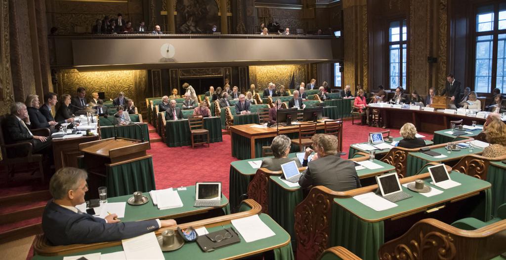 De rol van de Eerste Kamer In ons land vormen de Eerste Kamer en de Tweede Kamer samen de Staten-Generaal, het Nederlandse parlement. De Eerste Kamer is medewetgever en controleur van de regering.