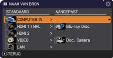 Elke invoerpoort voor deze projector kan een naam hebben. (1) Gebruik de / knoppen op het SCHERM menu om de NAAM VAN BRON te selecteren en druk op de of ENTER knop.