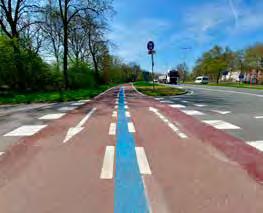 In Utrecht beproeft men markering met een dubbele asstreep, bij kruisingen met blauw ingekleurd. Over de groene middenstreep in het Brabantse experiment zijn de meningen verdeeld.