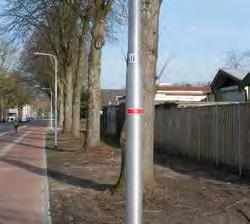 witte markering. In Utrecht lopen op vier locaties proeven met een afwijkende snelfietspadmarkering, die men daar overigens doorfietsroutes noemt.