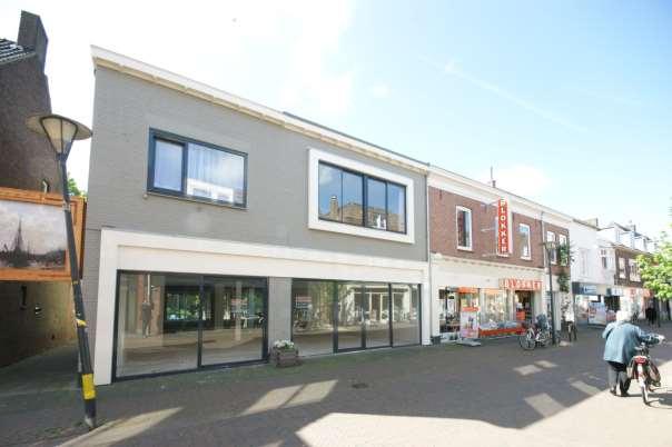 Te Huur Dorpsstraat 84 te Renkum In het hart van Renkum gelegen geheel gerenoveerde multifunctionele winkelruimte met een prachtige verkoopvloer. ca.