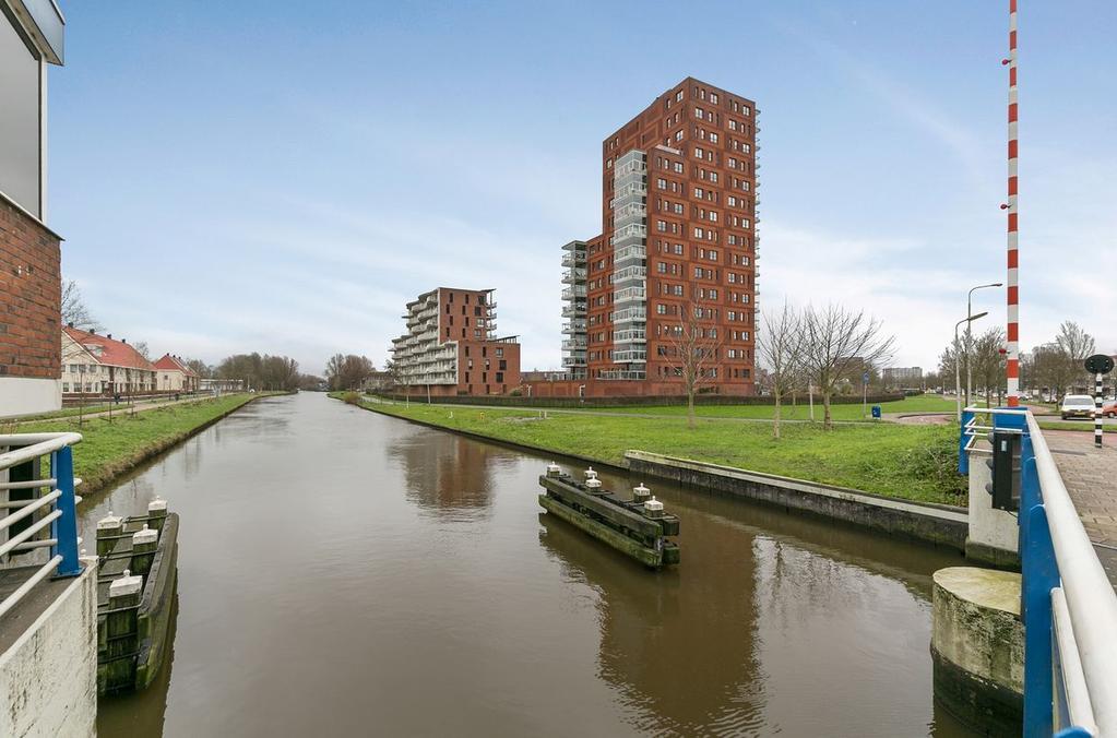 Taco van der Veenplein 87 8923 EM Leeuwarden Inleiding Zoekt u een modern appartement met een schitterend panorama, gelegen aan het Friese water?