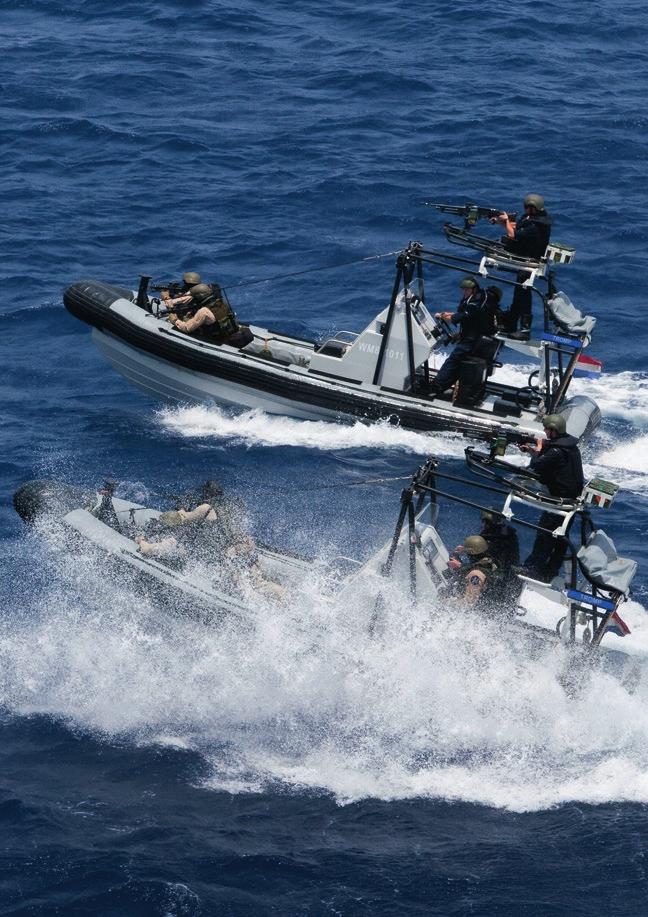 Maritiem Ons werkveld is van oudsher de zee, maar ook op het land staan wij altijd paraat.