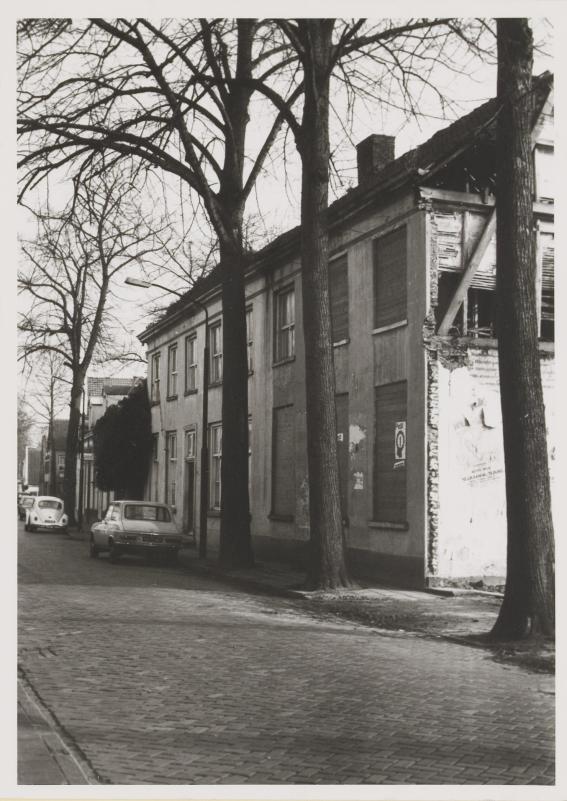 Onbekend is ons hoe het huis naderhand van Henrik Jan Meeus 'anders gheheyten van Poppel' is geworden 124. Deze heeft het vermaakt aan de Tafel van den Heiligen Geest 125.