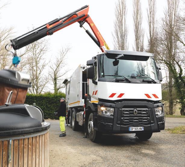 RENAULT TRUCKS C opbouw met laadkraan en een container voor de