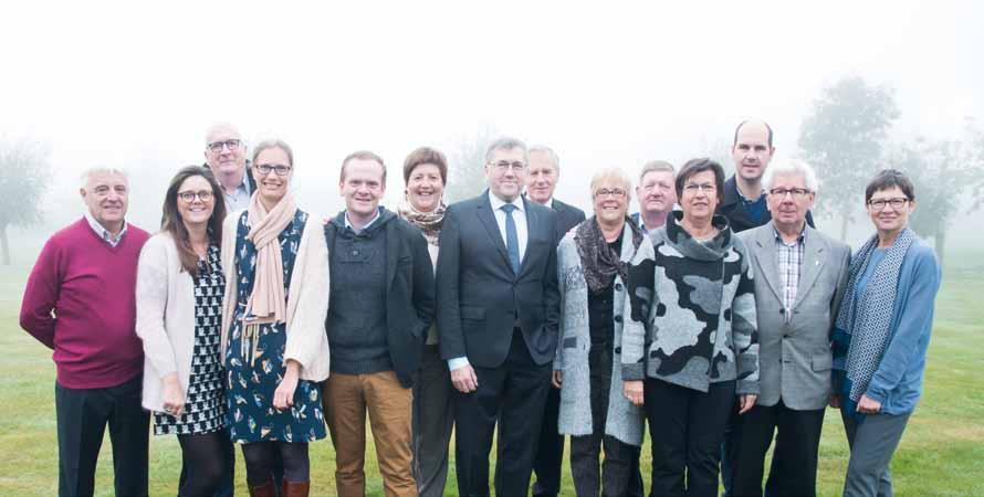 Waar een WIJ is, is een weg LOVENDEGEM & VINDERHOUTE Van links naar rechts: Ivan Goethals, Caroline Fredrick, Arseen Hebbrecht, Katja Beuckelaers, Jeroen Van Acker, Martine De Meyer, Chris De