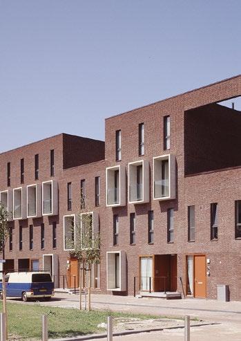 Daarnaast staat de vraag centraal hoe we een gebouw kunnen maken dat iets bijdraagt aan de