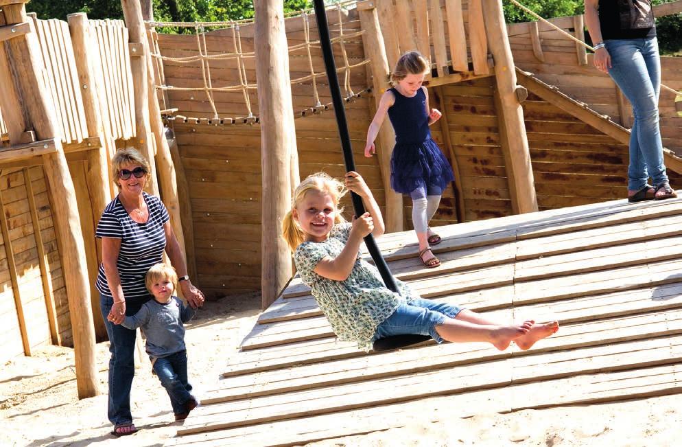 Genieten is voor iedereen anders Een vakantie op biedt je de gezelligheid van de camping, met de voorzieningen van een all weather recreatiepark.