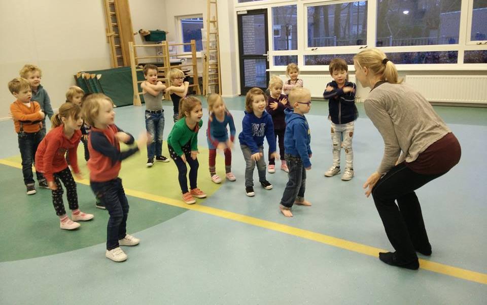 5.3 Andere vakgebieden 5.3.1 Danslessen Op onze school krijgen alle groepen acht lessen dans per jaar van Marieke Müller-Jabusch (dansdocente).