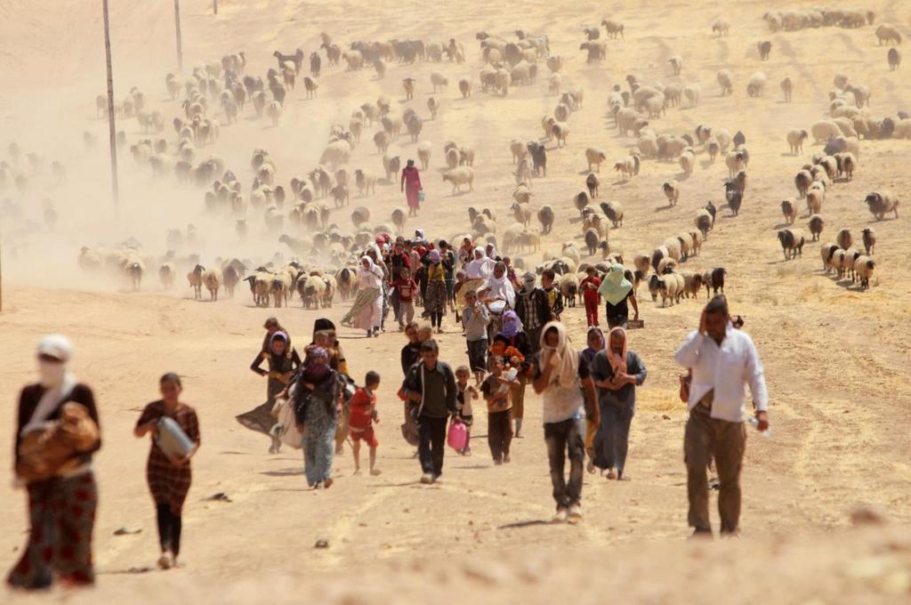 Woensdag 19 september De strijders van IS zijn jarenlang bezig geweest een staat te stichten. Zij joegen een groep mensen (Jezidi s) in vanuit de vlakte van Sinear een berg op.