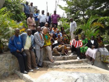 Een team van 23 enthousiaste Tanzaniaanse medewerkers, geleid door Laurent Sabini en gesteund door onze speciale adviseur Marga van Barschot, zetten zich in om voor deze kinderen te zorgen.