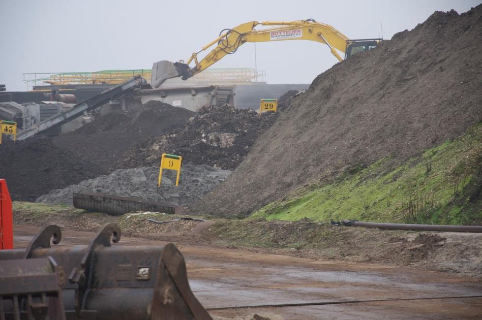 3.3.2 Vaststellen van de meetspanning Om te bepalen bij welke hoeveelheid energie wordt gemeten stelt de DI of de meettechnicus (in aanwezigheid en onder verantwoordelijkheid van de DI) de