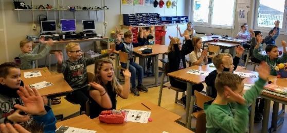 Groep 5B Deze week konden we gelukkig weer gewoon verder met ons werk. We begonnen aan een nieuw blok of zelfs in een nieuw boek. Morgen gaan de rapporten mee naar huis.