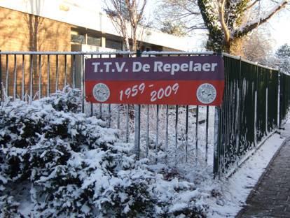 OTC Toernooi De Repelaer 10 februari 2013 - Spijkenisse Najaar 2012: tijdens een verloren uurtje tussen twee jeugdgroepen vertelt mijn makker Lex Tillemans me over een leuk OTC toernooi waar hij aan