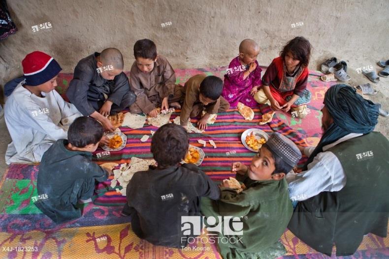 Jeugd in Afghanistan Geestelijke gezondheid Transgenerationele gevolgen door jarenlange instabiliteit NGO s bieden GGZ aan kinderen, bereiken kleine groepen Familie Patriarchale structuur